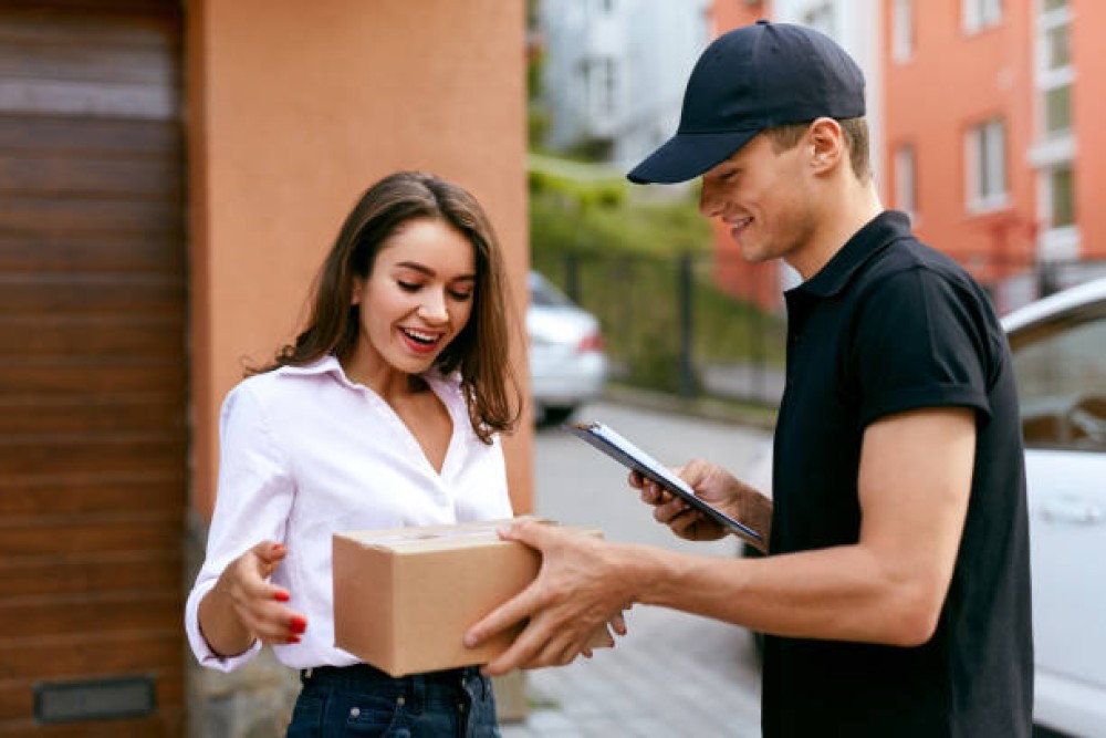 Customer receiving a FashionBello order